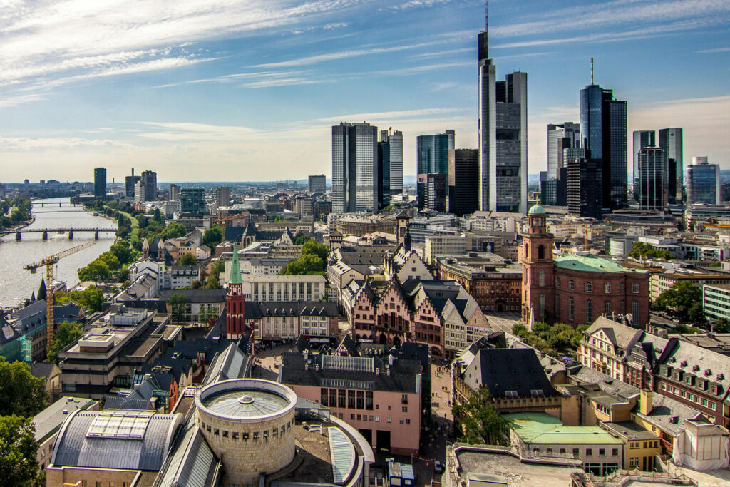 راهنمای زندگی در آلمان شامل هزینهها، مسکن، حملونقل و نکات فرهنگی